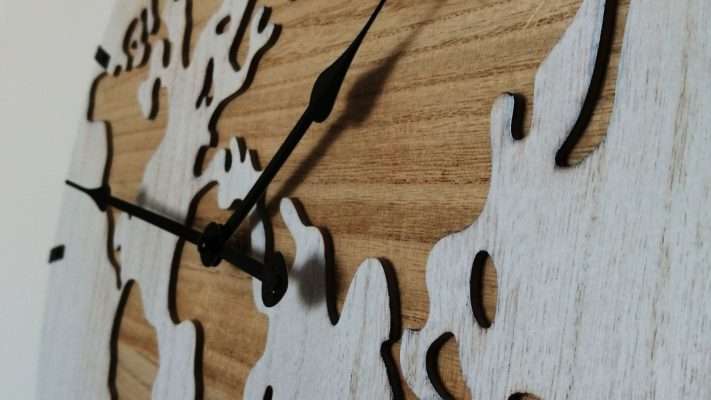 Wooden wall clocks: Tips-Massdeco